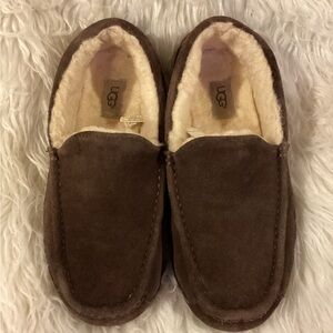 UGG Ascot Moccasin Mens Dark Brown Slippers Size 8